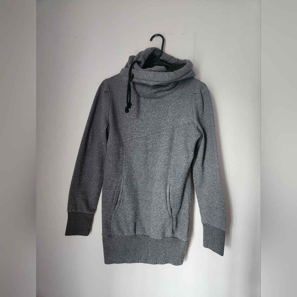 Scoop short neck sweater with pockets